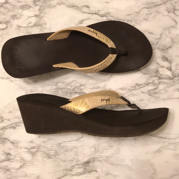 Reef Shoes - Reef wedge flip flop•cream/gold strap•size 11